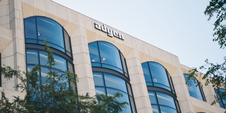 70% of UAE consumers use AI to shop, a 44% increase on 2024 numbers, Adyen’s research shows